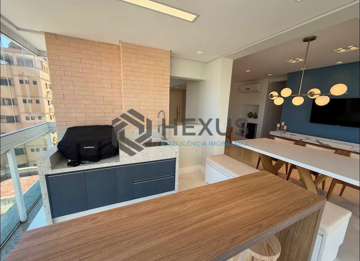Foto 15 de Apartamento reformado com varanda gourmet e lazer na Praia da Enseada, Guaruja