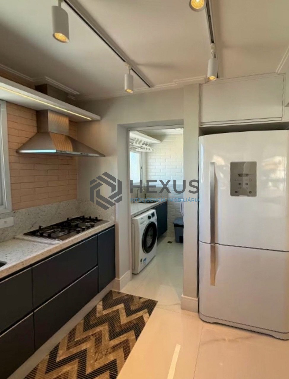 Foto 20 de Apartamento reformado com varanda gourmet e lazer na Praia da Enseada, Guaruja