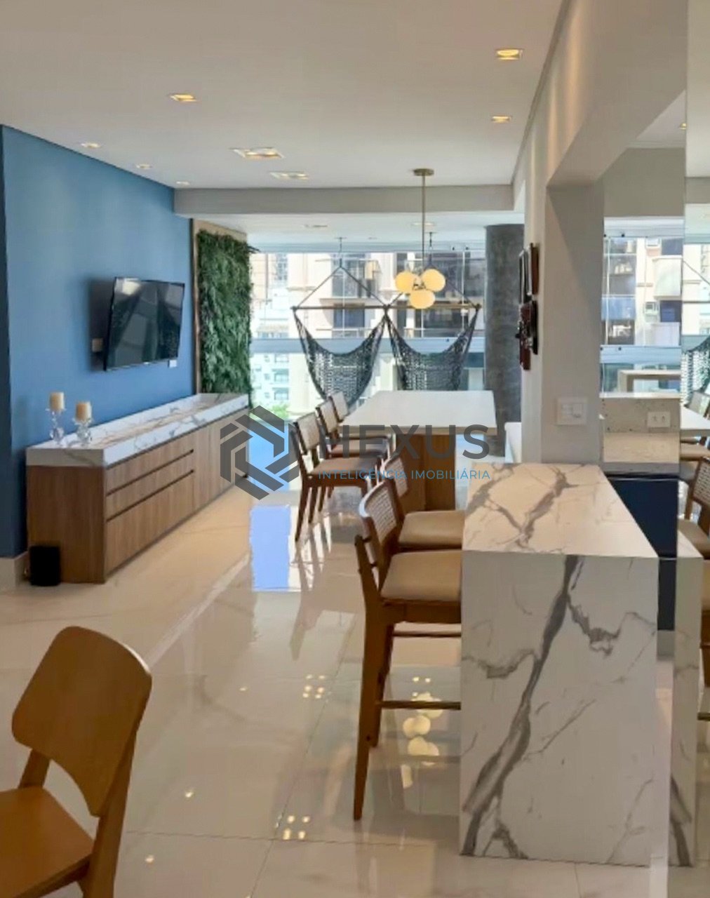 Foto 5 de Apartamento reformado com varanda gourmet e lazer na Praia da Enseada, Guaruja