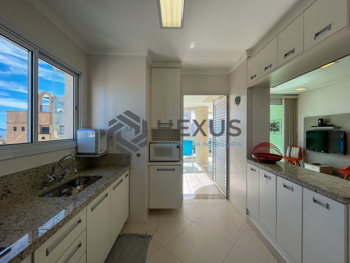 Foto 18 de Apartamento com varanda gourmet e lazer na região da Brunella na Praia da Enseada, Guaruja