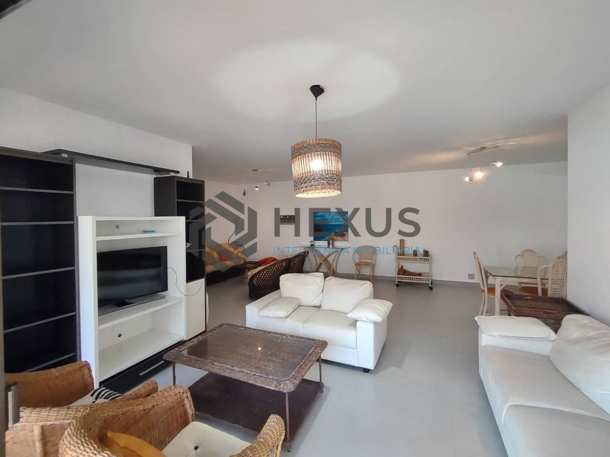 Foto 2 de Apartamento com varanda e lazer na Praia da Enseada, Guaruja