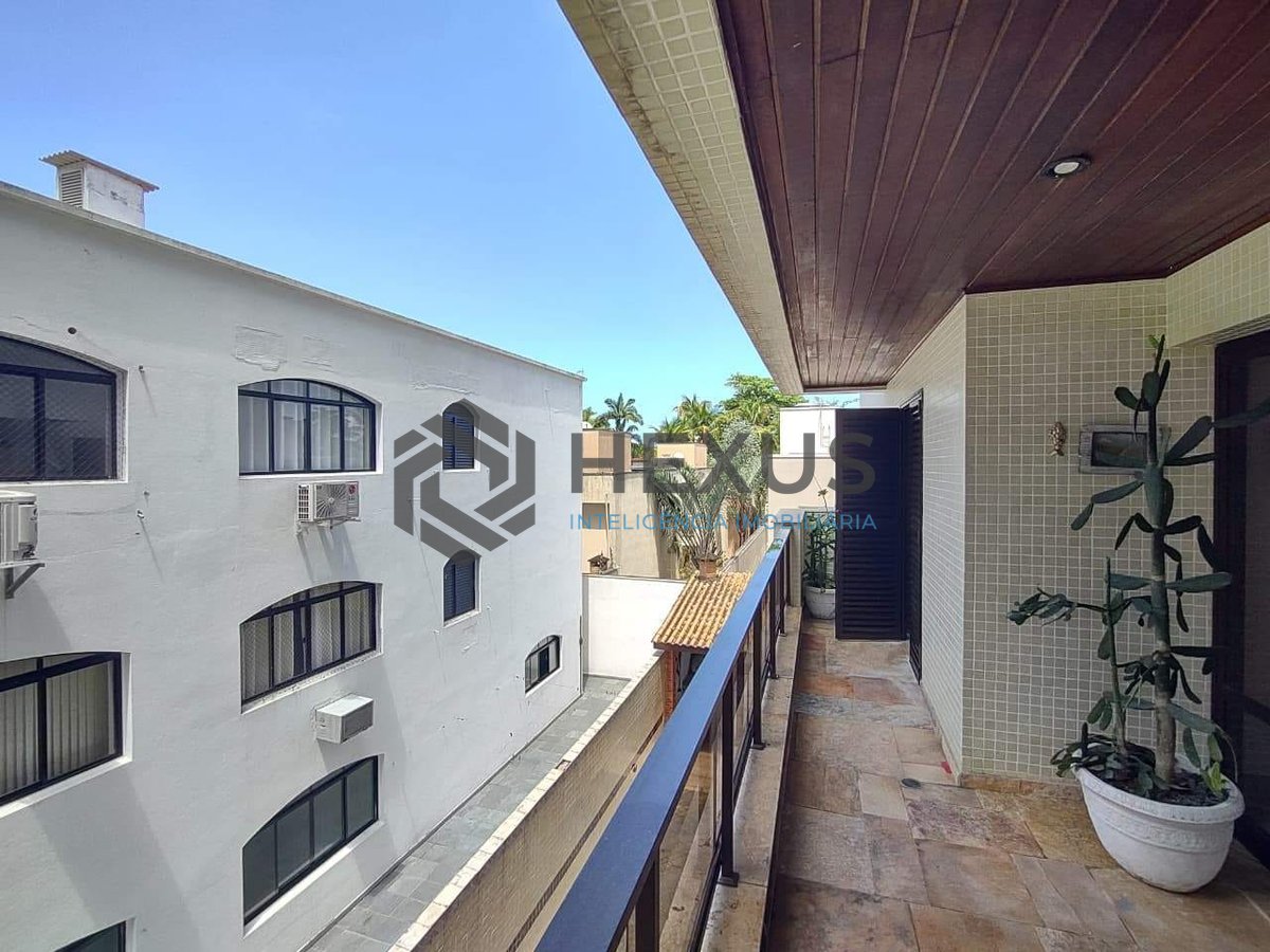 Foto 3 de Apartamento com varanda e lazer na Praia da Enseada, Guaruja
