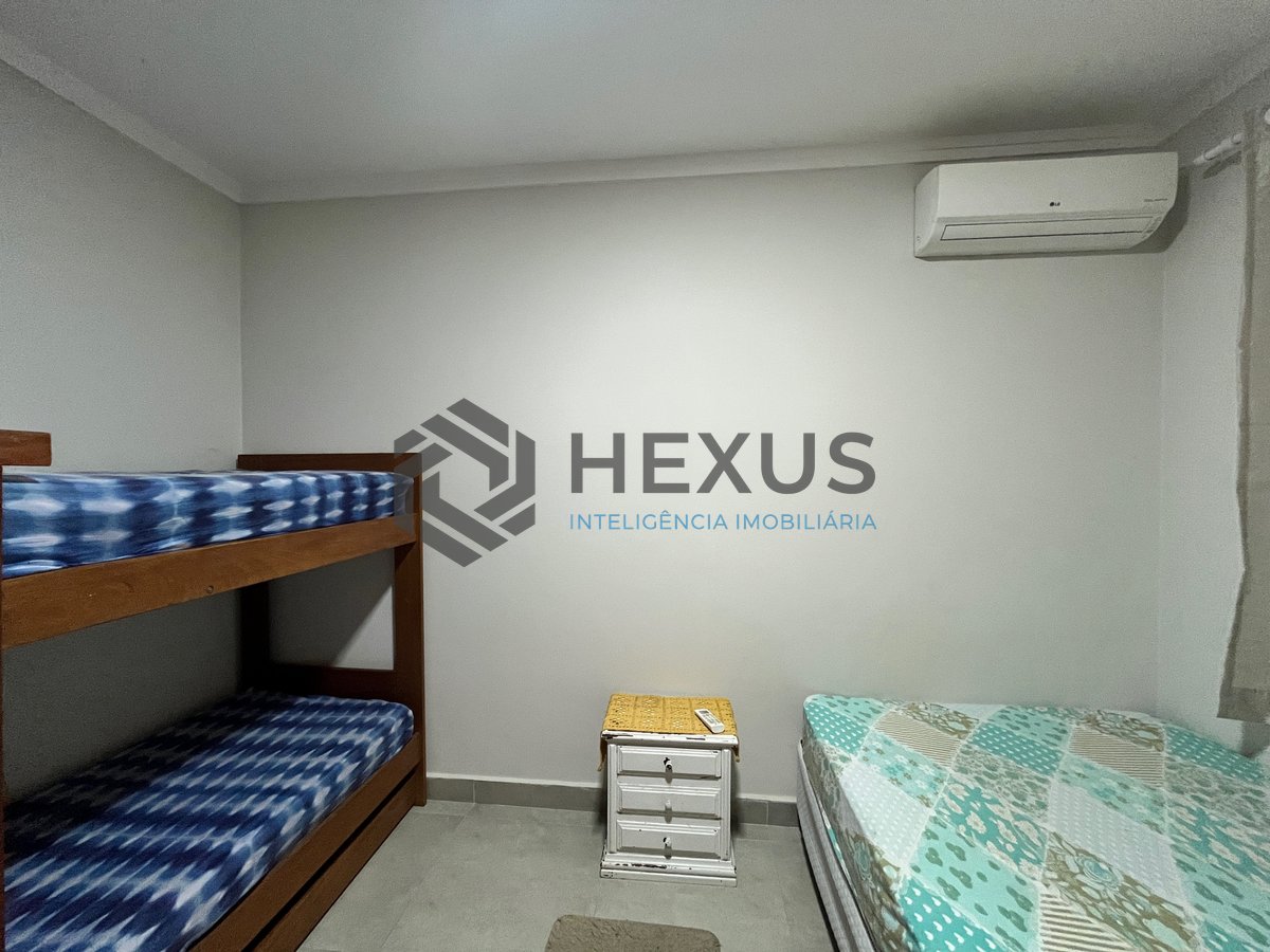 Foto 12 de Apartamento reformado com varanda na Praia das Pitangueiras, Guaruja