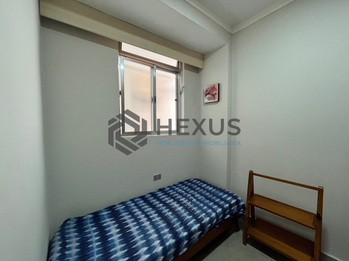 Foto 17 de Apartamento reformado com varanda na Praia das Pitangueiras, Guaruja
