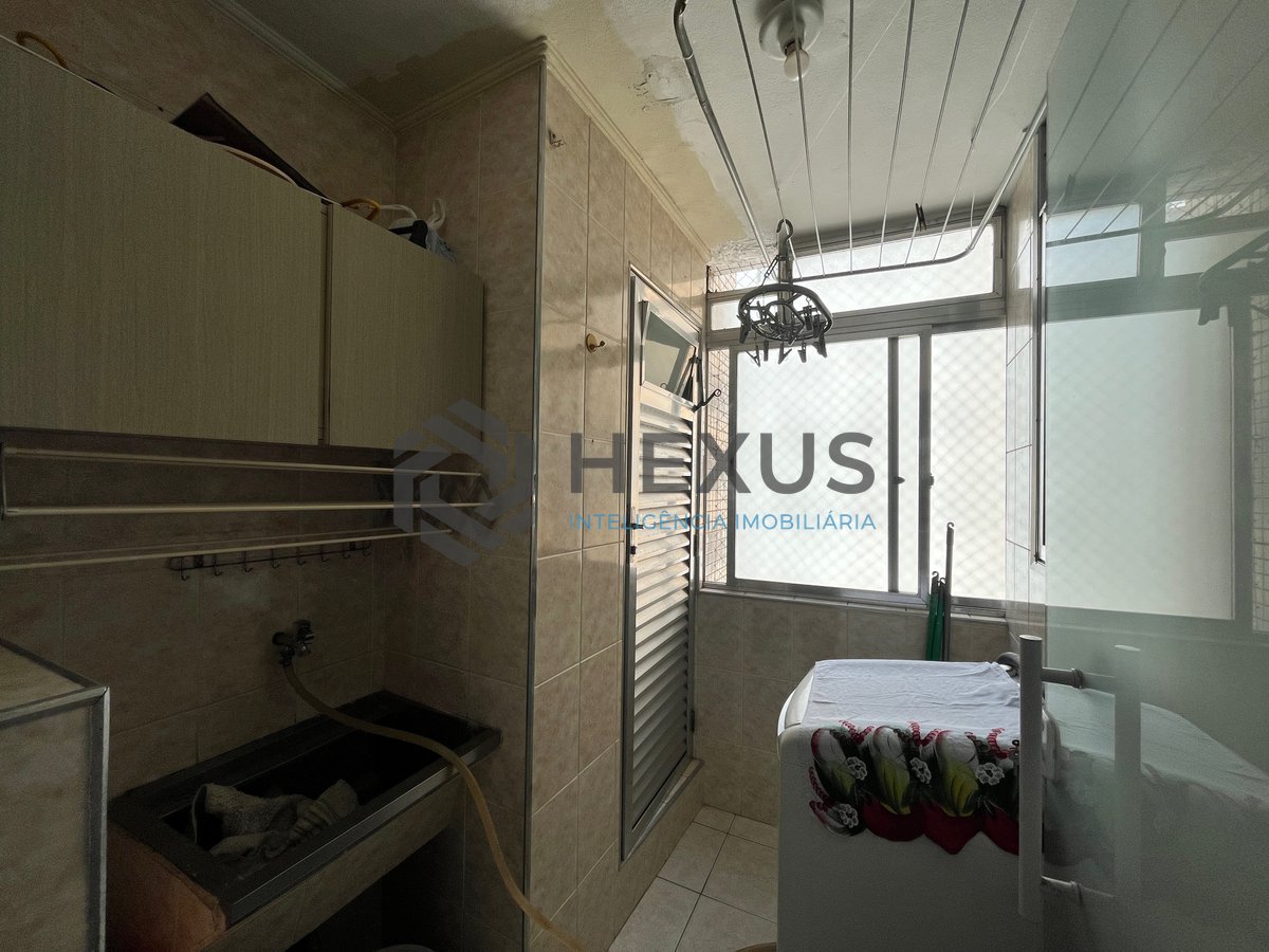 Foto 19 de Apartamento reformado com varanda na Praia das Pitangueiras, Guaruja