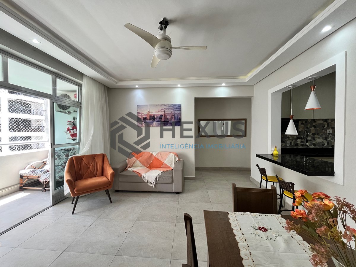 Foto 4 de Apartamento reformado com varanda na Praia das Pitangueiras, Guaruja