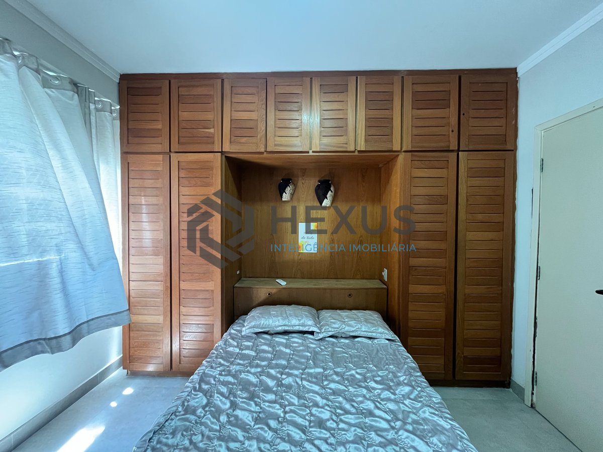 Foto 6 de Apartamento reformado com varanda na Praia das Pitangueiras, Guaruja