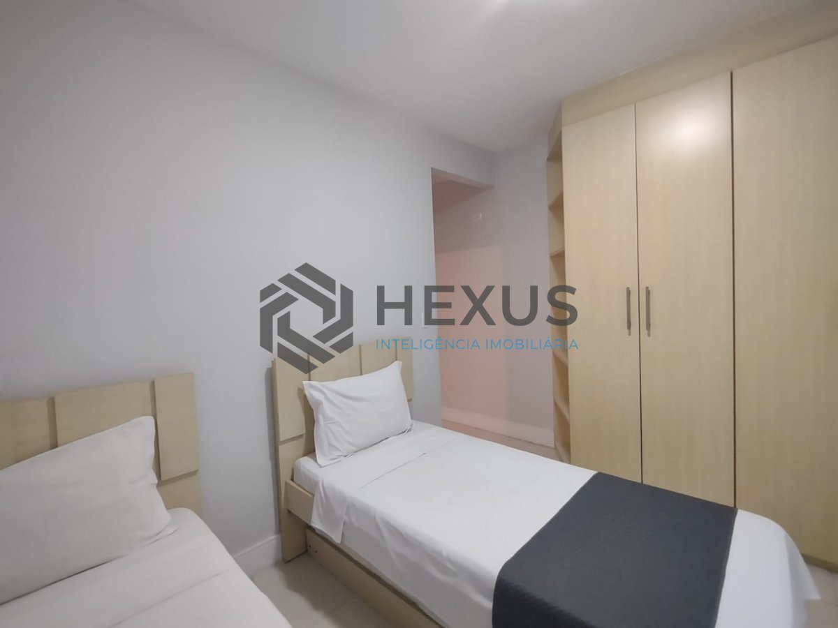 Foto 14 de Apartamento reformado com varanda gourmet e lazer na Praia da Enseada, Guaruja