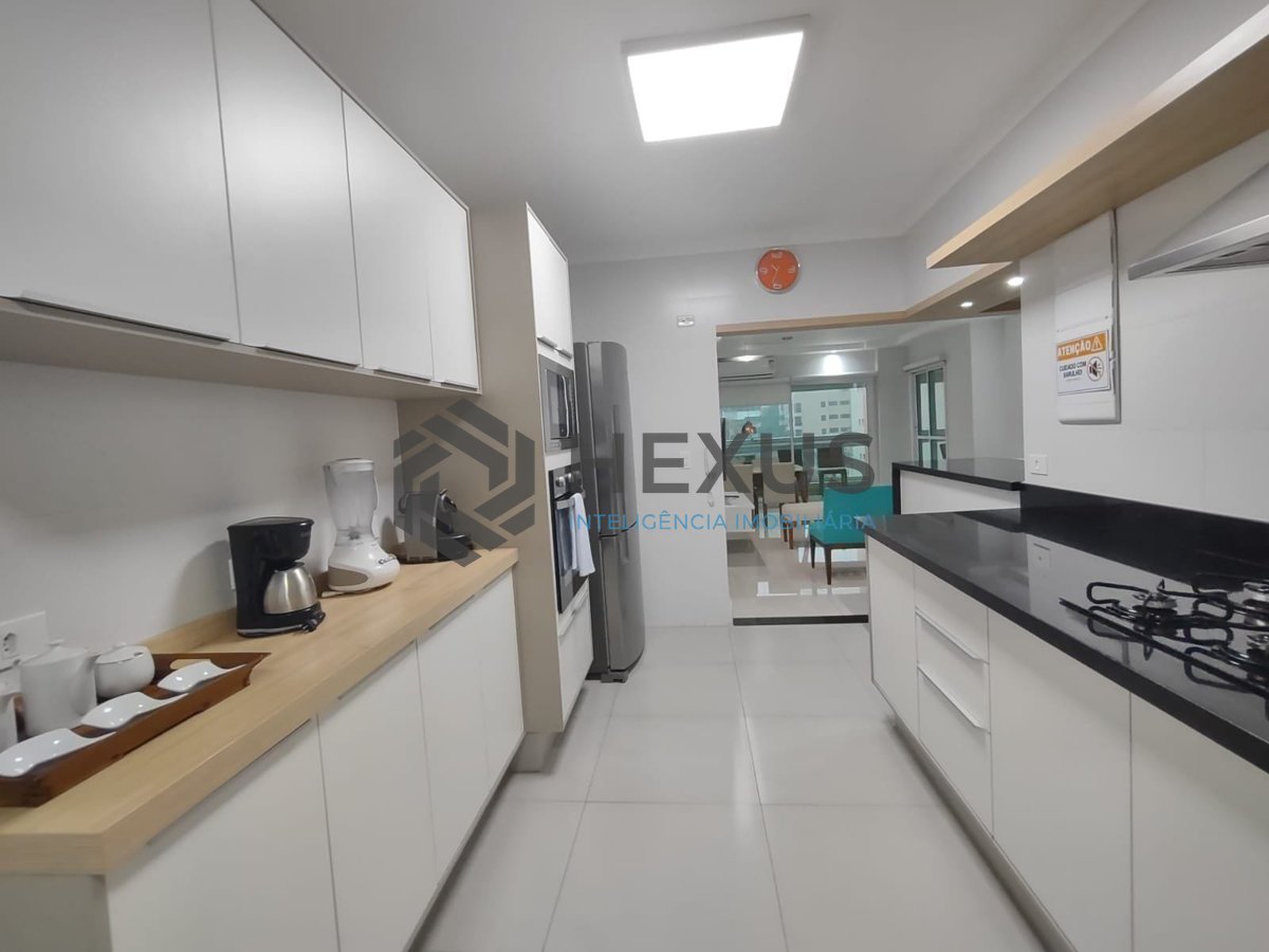 Foto 18 de Apartamento reformado com varanda gourmet e lazer na Praia da Enseada, Guaruja
