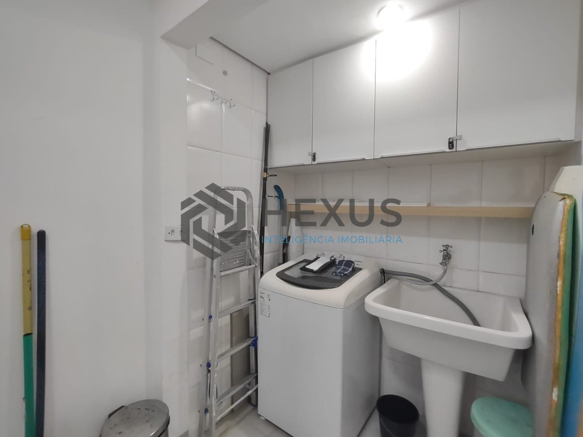 Foto 19 de Apartamento reformado com varanda gourmet e lazer na Praia da Enseada, Guaruja