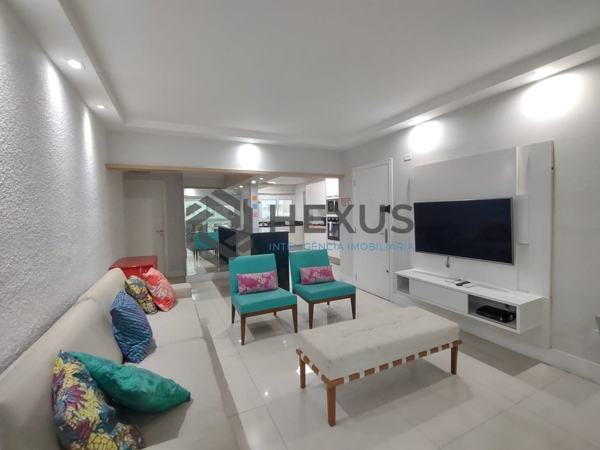 Foto 4 de Apartamento reformado com varanda gourmet e lazer na Praia da Enseada, Guaruja