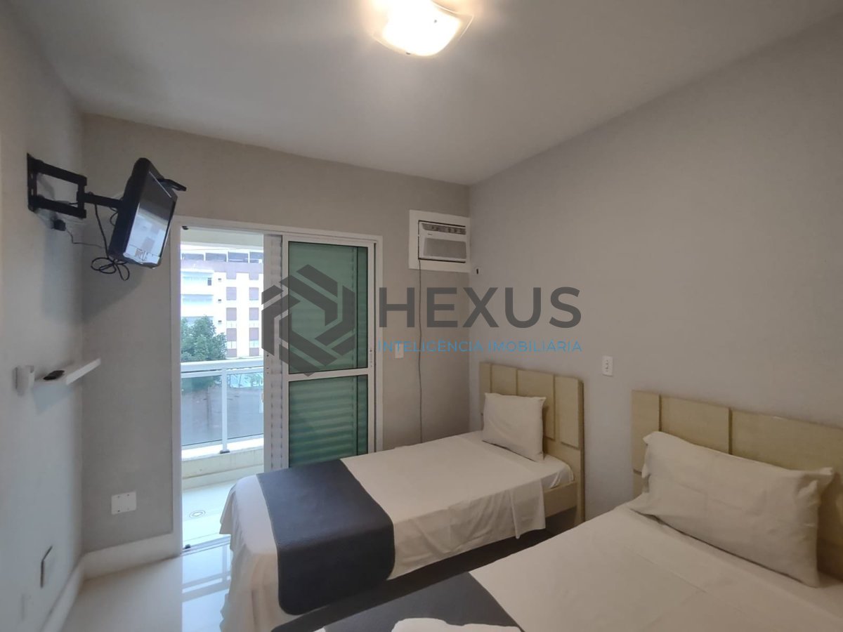 Foto 7 de Apartamento reformado com varanda gourmet e lazer na Praia da Enseada, Guaruja