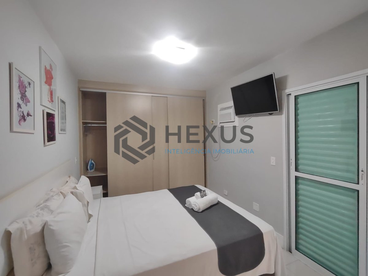 Foto 10 de Apartamento reformado com varanda gourmet e lazer na Praia da Enseada, Guaruja