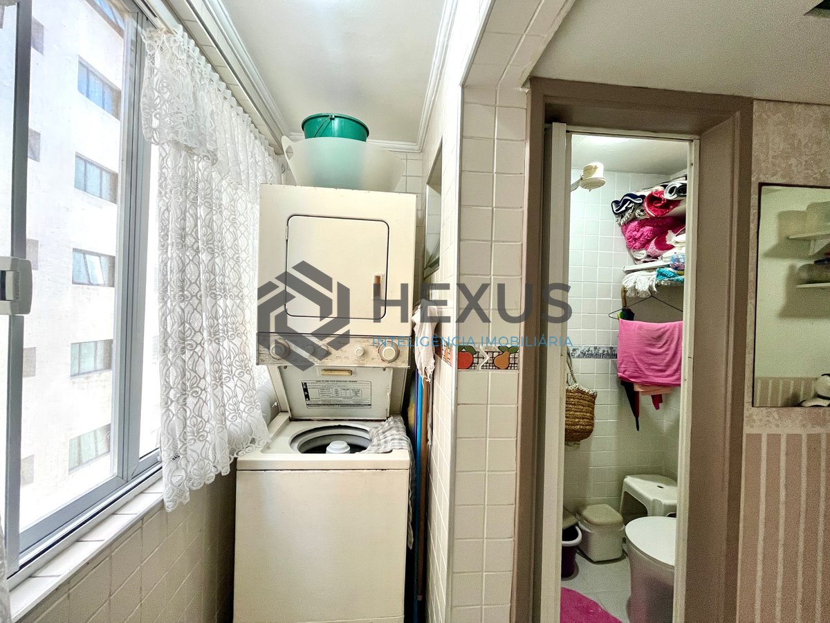 Foto 12 de Apartamento com varanda na Praia das Pitangueiras, Guaruja