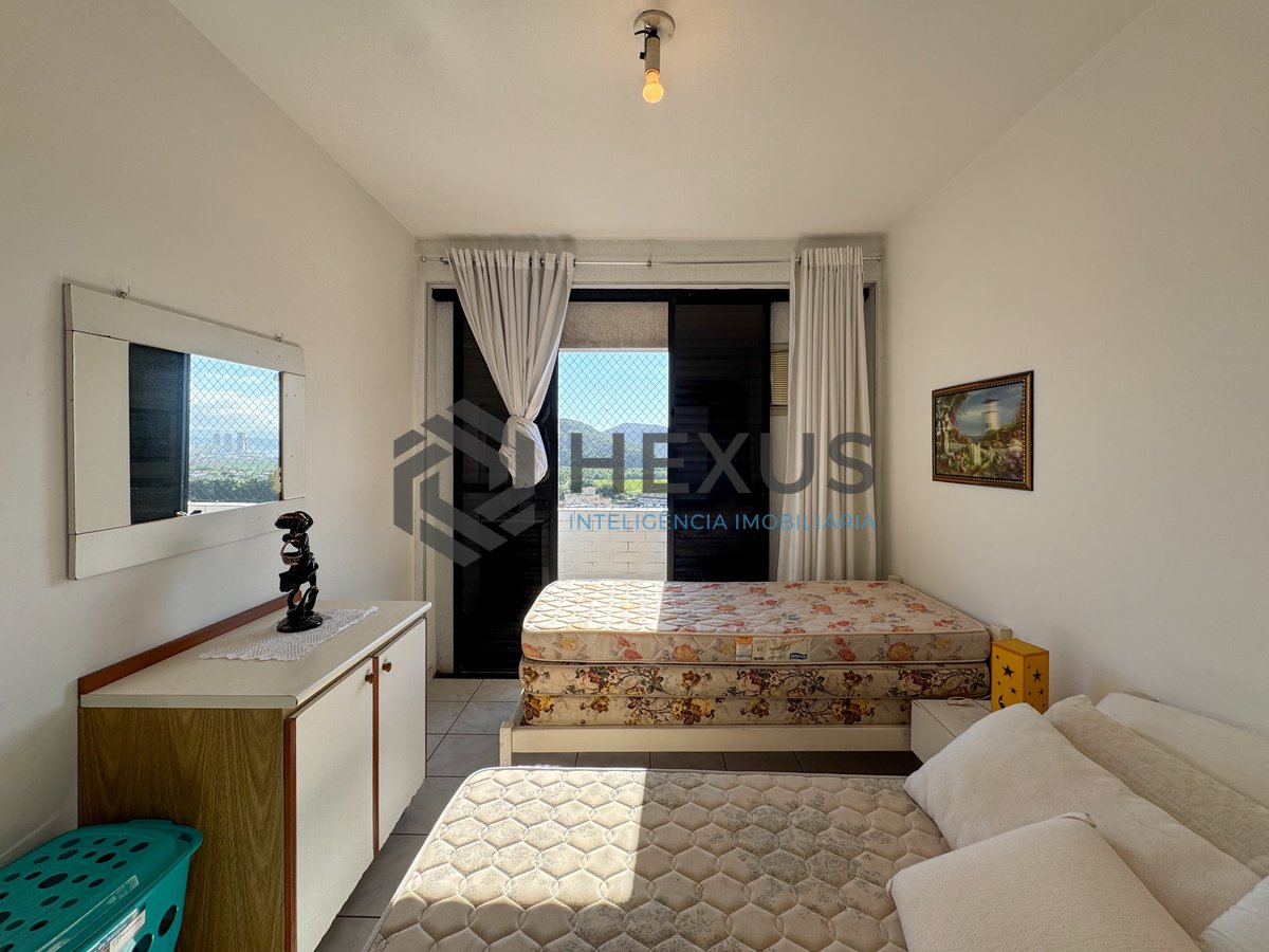 Foto 14 de Apartamento com varanda vista mar a 2 quadras da praia no Jardim Astúrias, Guarujá