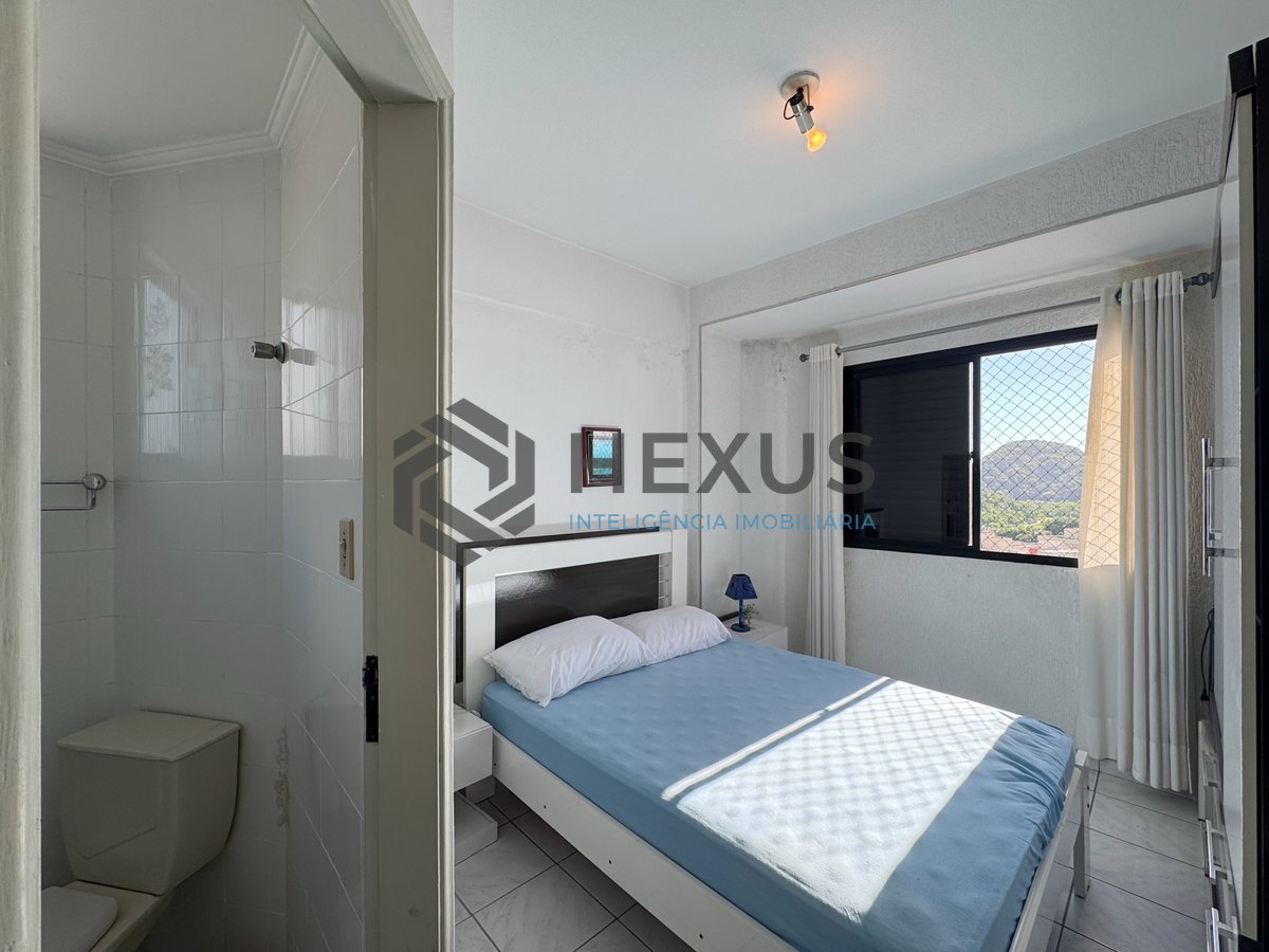 Foto 16 de Apartamento com varanda vista mar a 2 quadras da praia no Jardim Astúrias, Guarujá