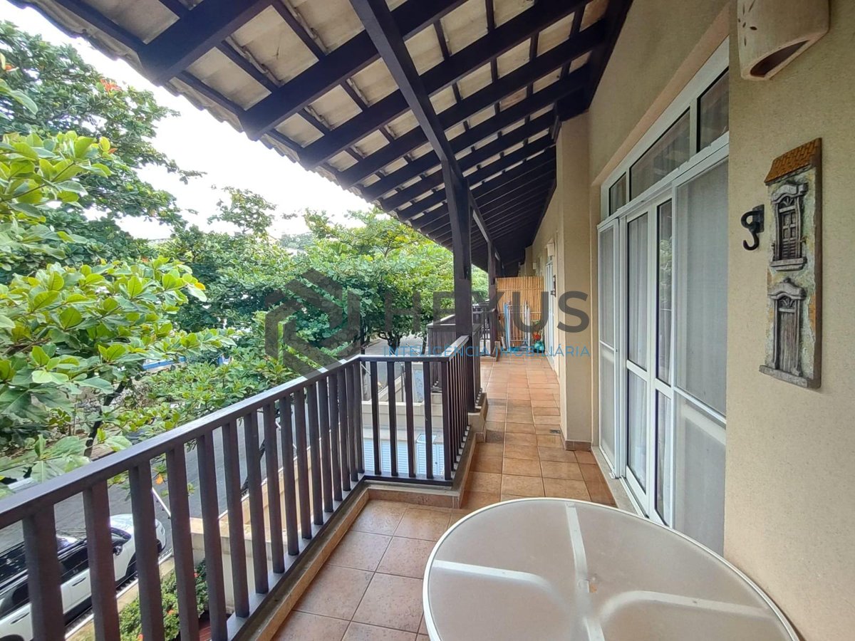 Foto 3 de Apartamento beira mar com varanda e lazer na Praia da Enseada, Guaruja