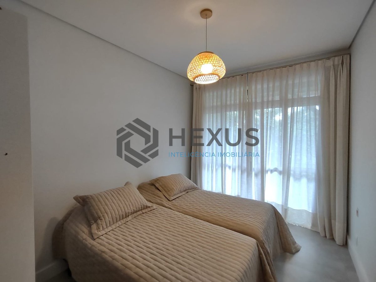 Foto 8 de Apartamento beira mar com varanda e lazer na Praia da Enseada, Guaruja