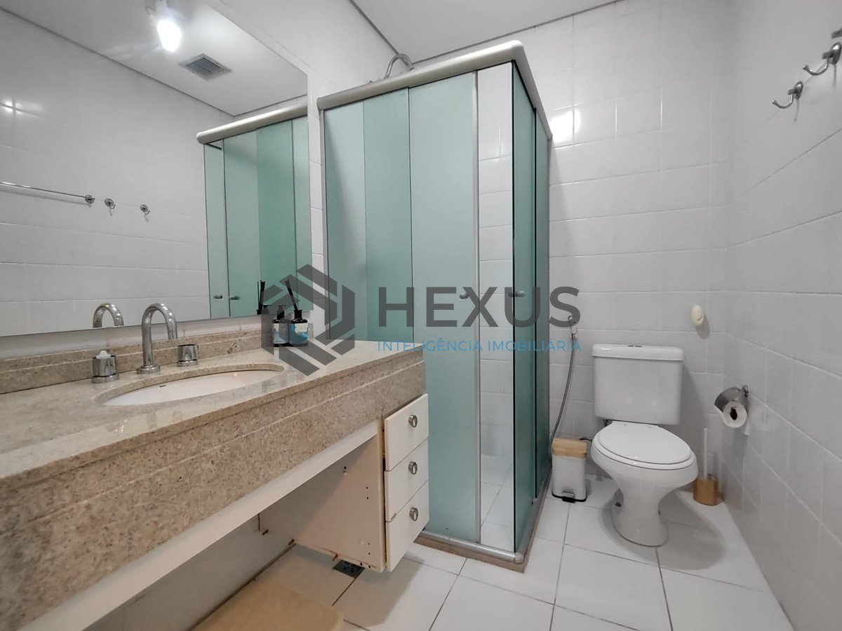 Foto 9 de Apartamento beira mar com varanda e lazer na Praia da Enseada, Guaruja
