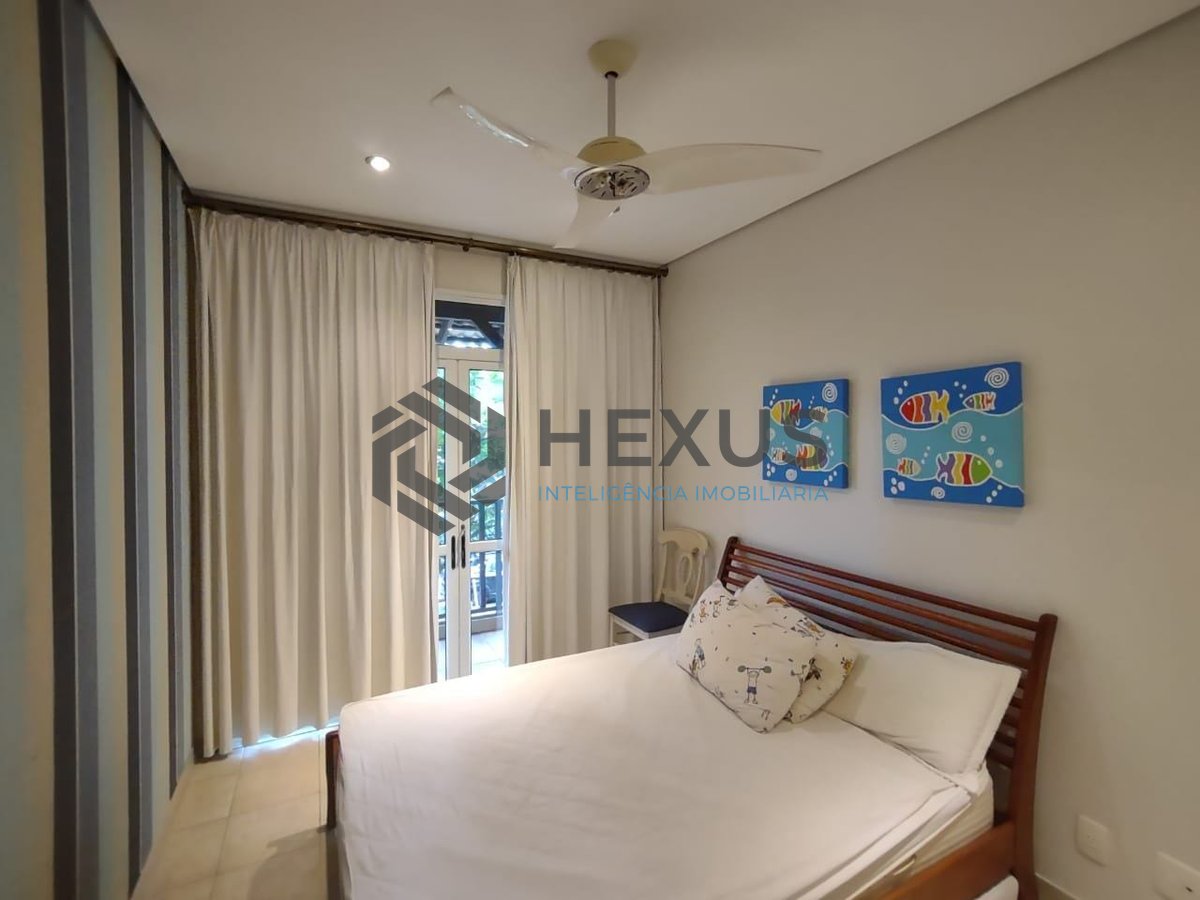 Foto 13 de Apartamento beira mar com varanda e lazer na Praia da Enseada, Guaruja