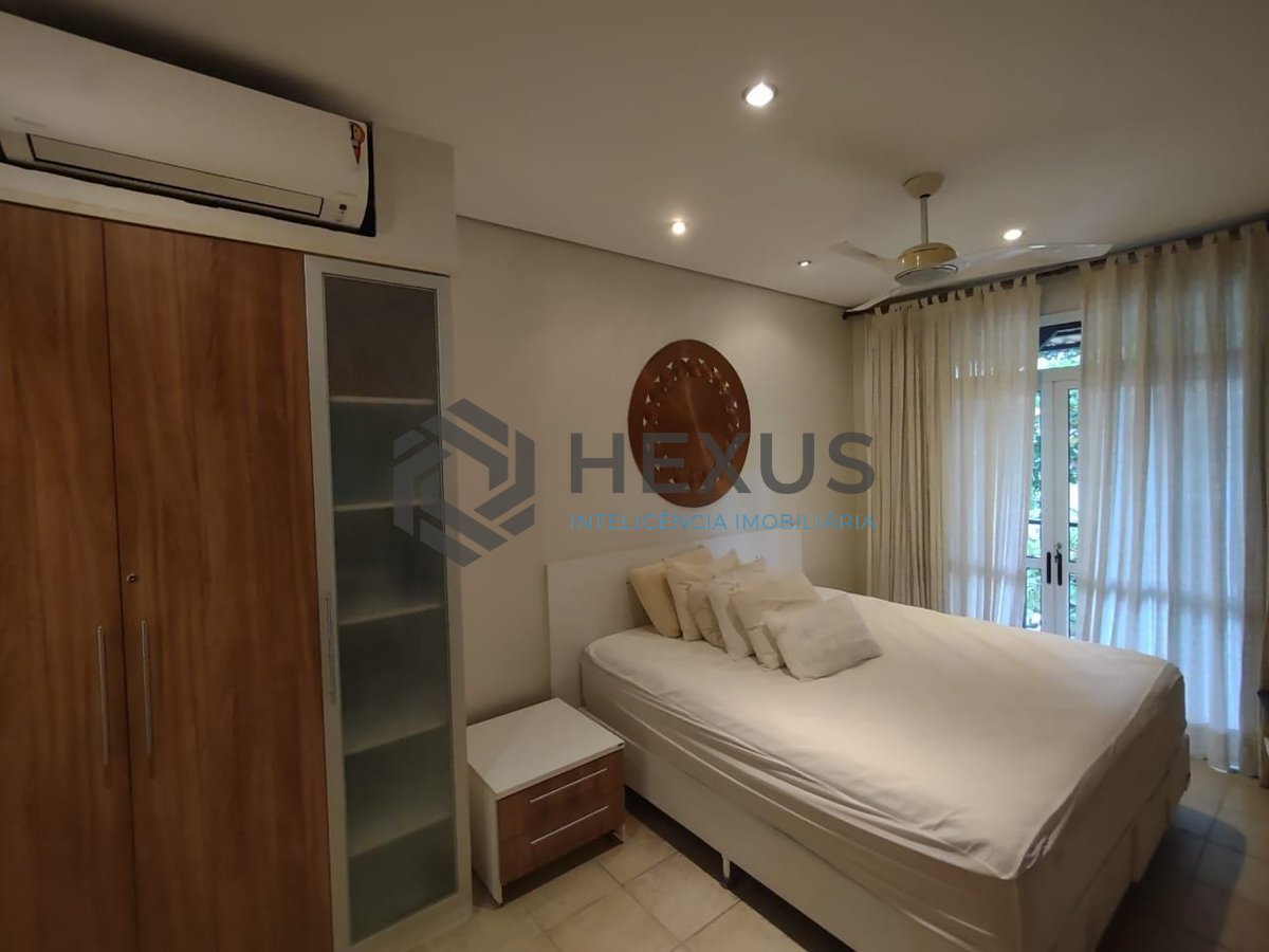 Foto 16 de Apartamento beira mar com varanda e lazer na Praia da Enseada, Guaruja