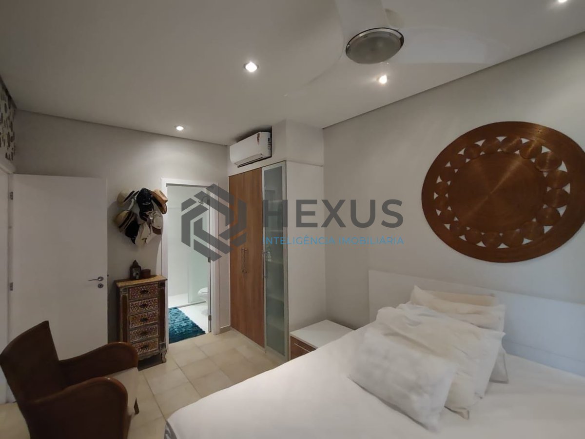Foto 17 de Apartamento beira mar com varanda e lazer na Praia da Enseada, Guaruja