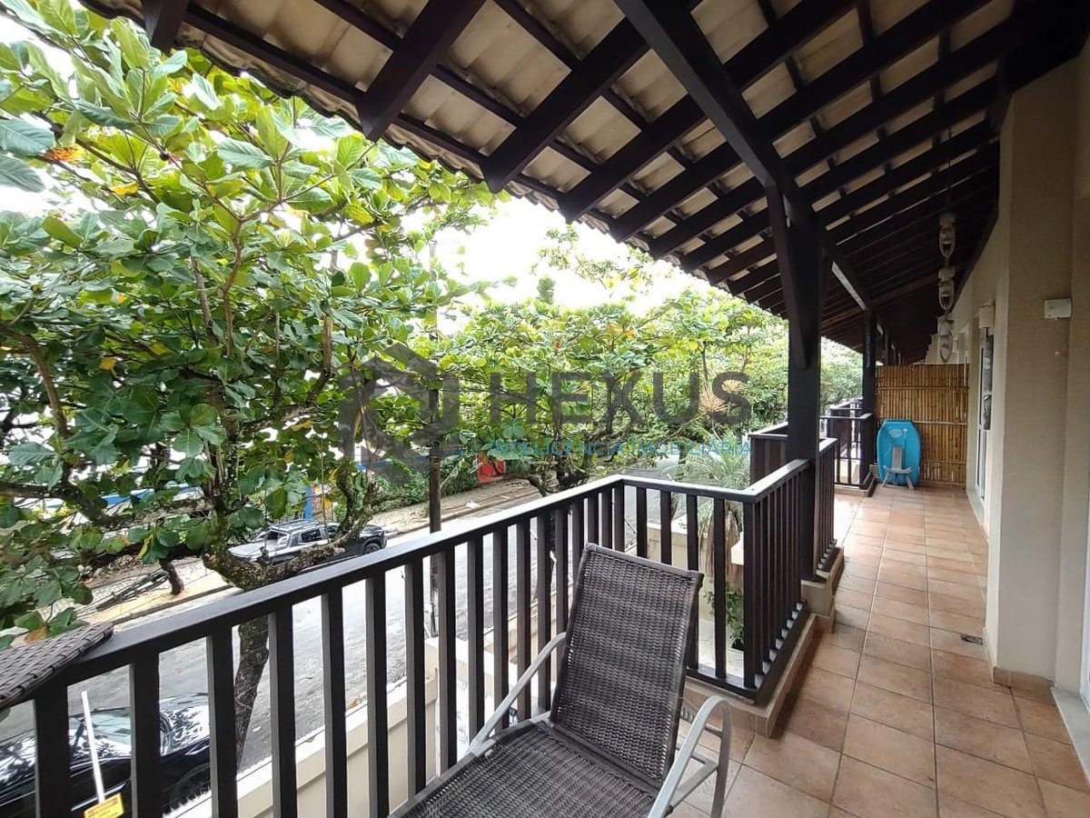 Foto 19 de Apartamento beira mar com varanda e lazer na Praia da Enseada, Guaruja