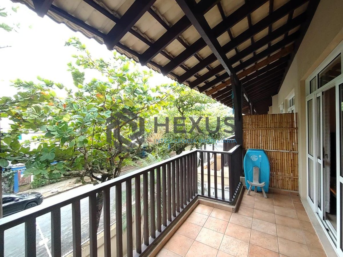 Foto 20 de Apartamento beira mar com varanda e lazer na Praia da Enseada, Guaruja