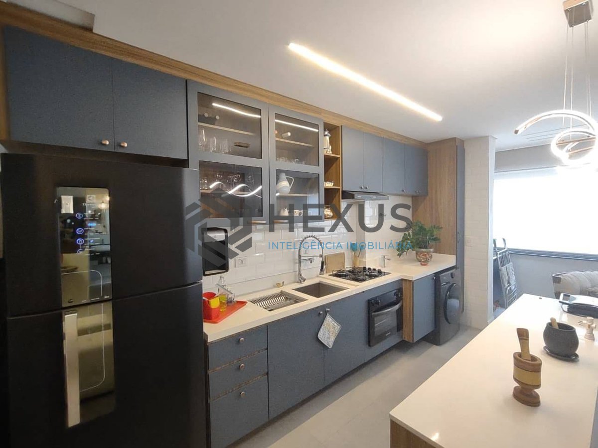 Foto 4 de Apartamento reformado com varanda gourmet e lazer na Praia da Enseada, Guaruja