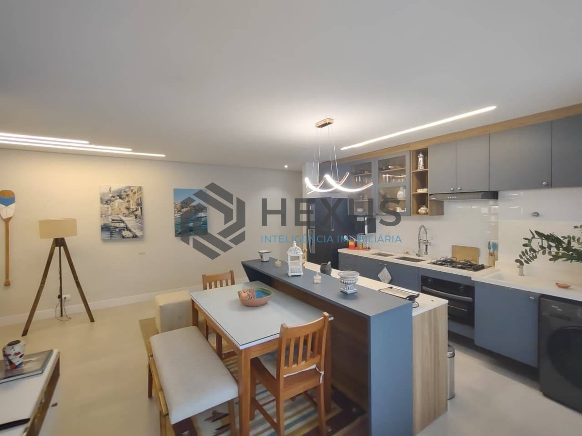 Foto 5 de Apartamento reformado com varanda gourmet e lazer na Praia da Enseada, Guaruja