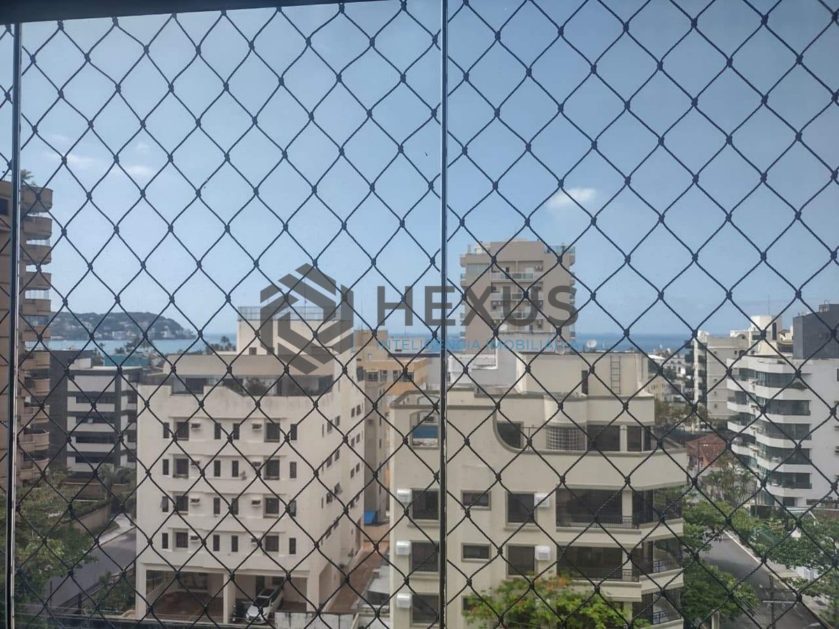 Foto 8 de Apartamento reformado com varanda gourmet vista mar e lazer na Praia da Enseada, Guaruja