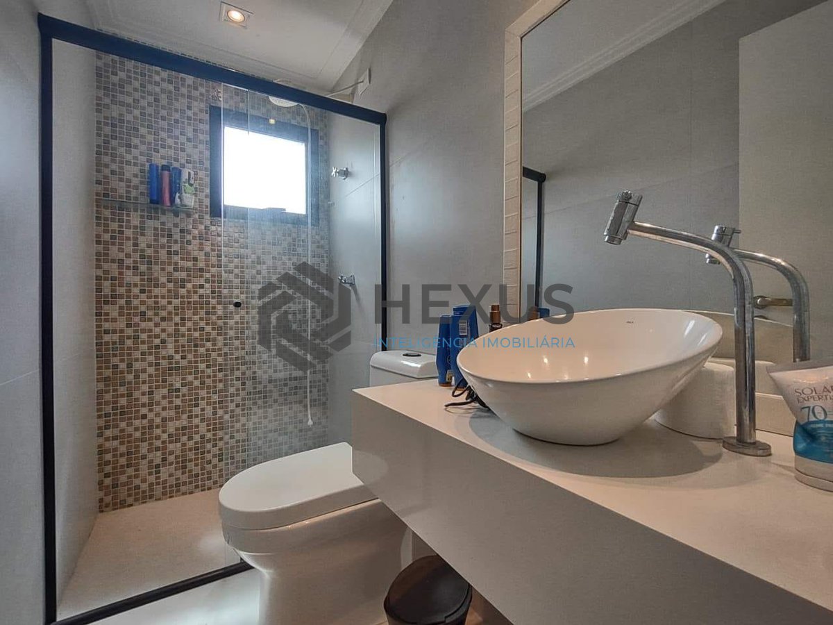 Foto 9 de Apartamento reformado com varanda gourmet vista mar e lazer na Praia da Enseada, Guaruja
