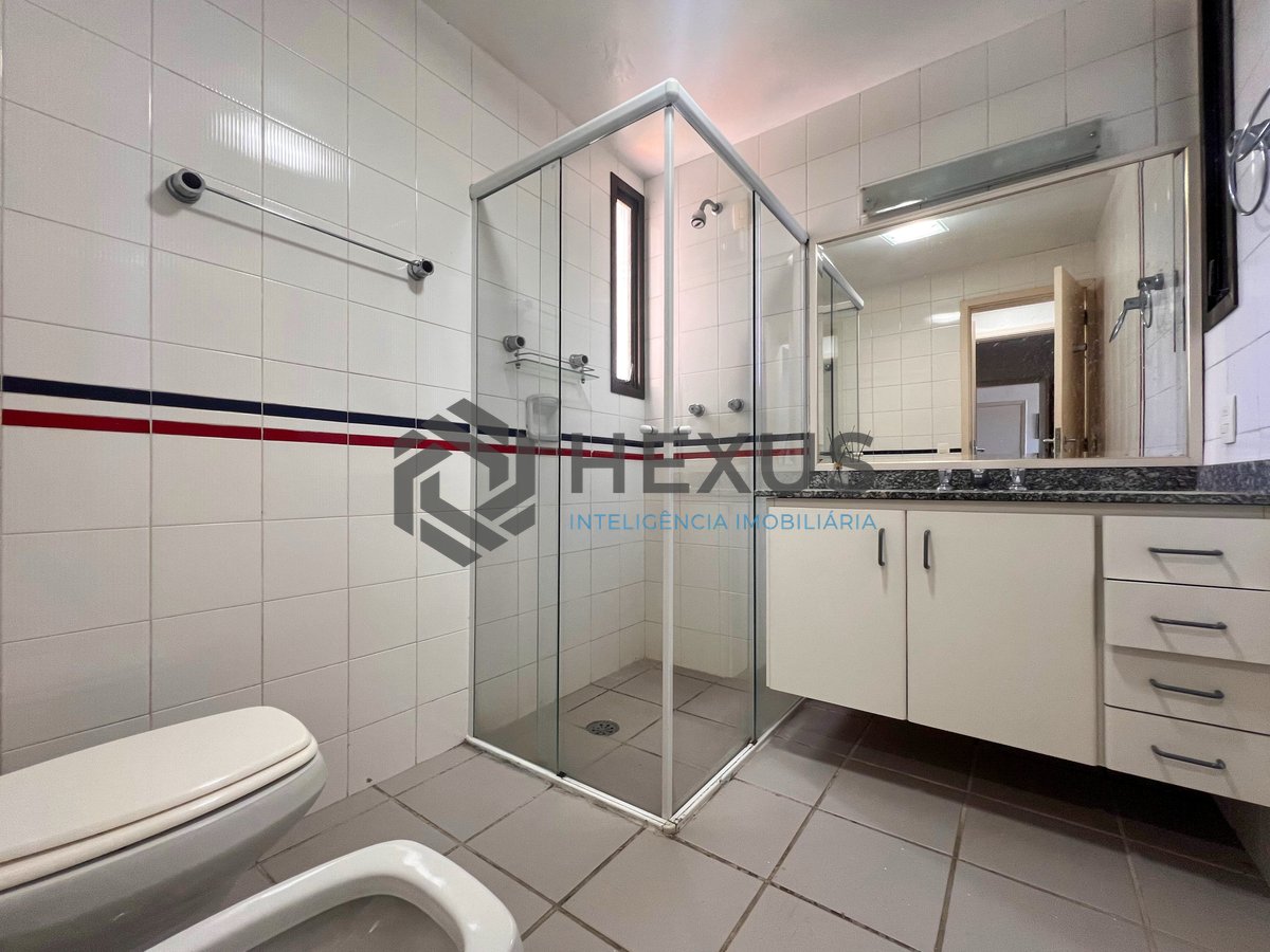 Foto 9 de Apartamento com varanda vista mar e lazer no Morro Sorocotuba, Guaruja