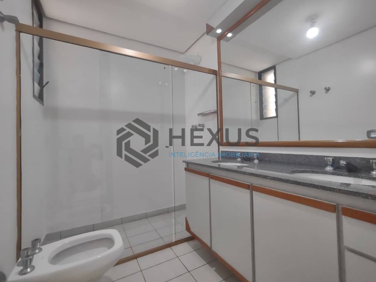 Foto 12 de Apartamento com varanda vista mar e lazer no Morro Sorocotuba, Enseada, Guaruja