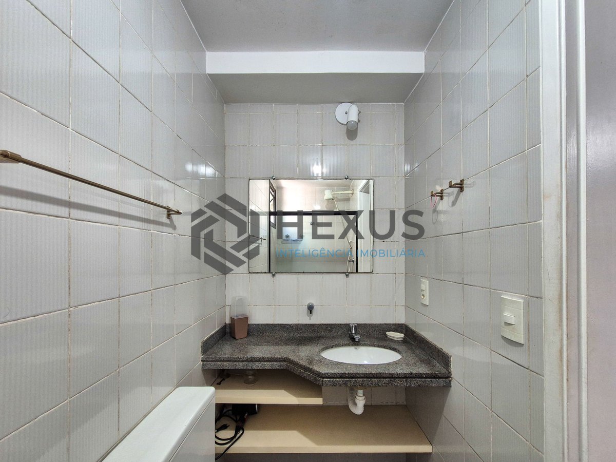 Foto 17 de Apartamento com varanda e lazer na Praia das Pitangueiras, Guaruja