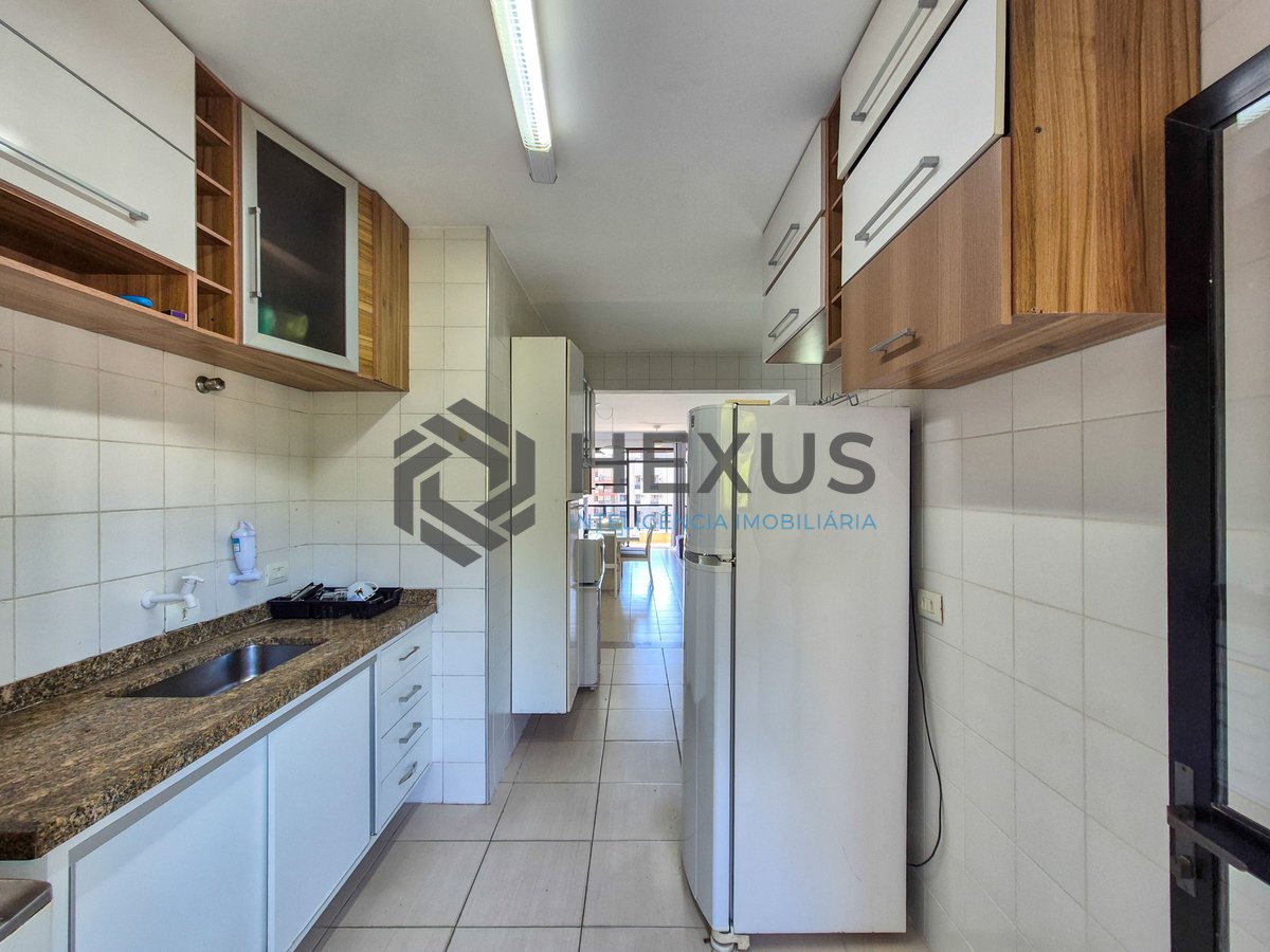 Foto 26 de Apartamento com varanda e lazer na Praia das Pitangueiras, Guaruja