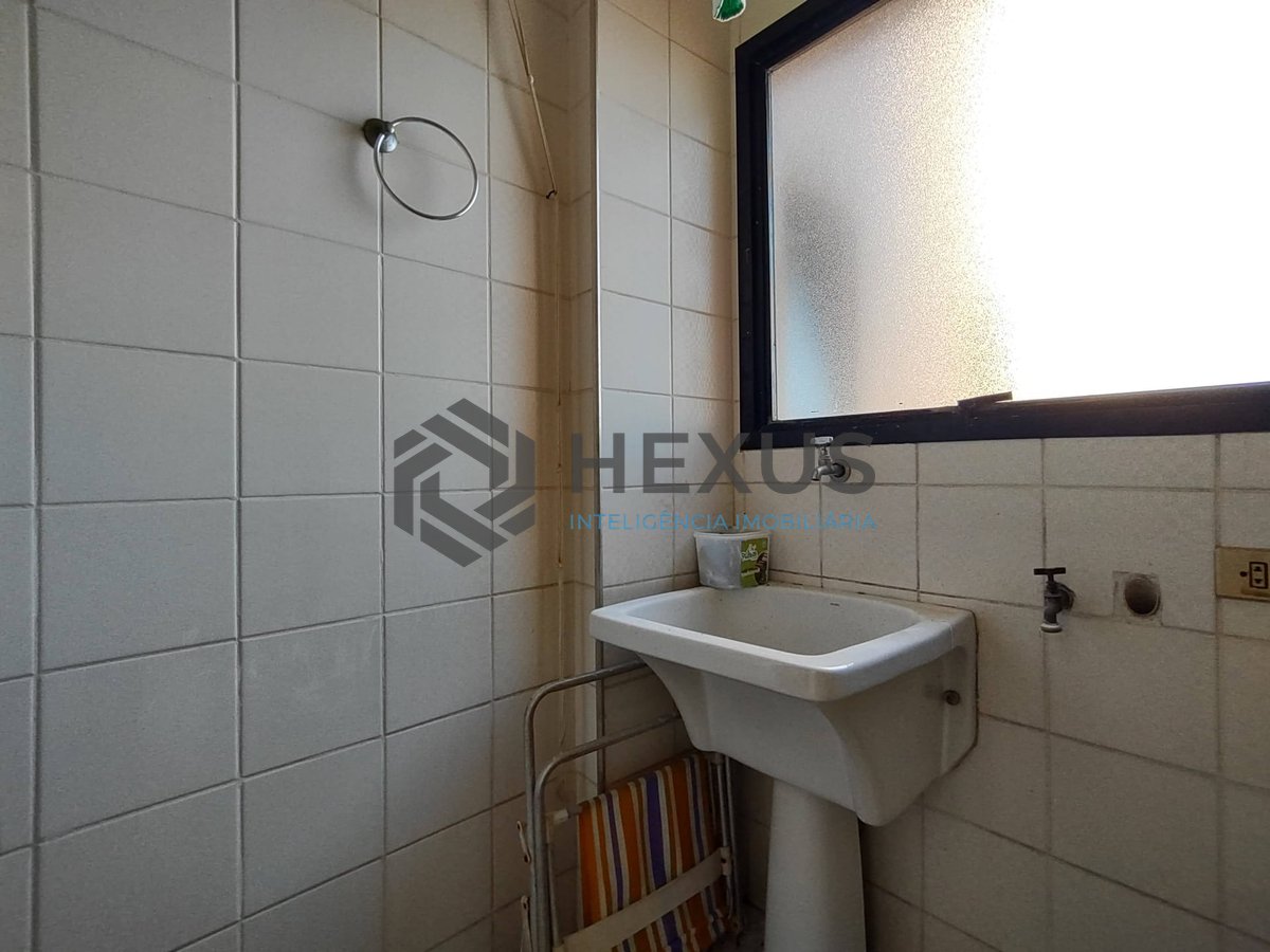 Foto 15 de Apartamento com varanda e lazer na Praia da Enseada, Guaruja