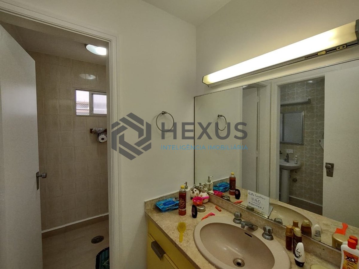 Foto 6 de Apartamento com varanda na Praia da Enseada, Guaruja