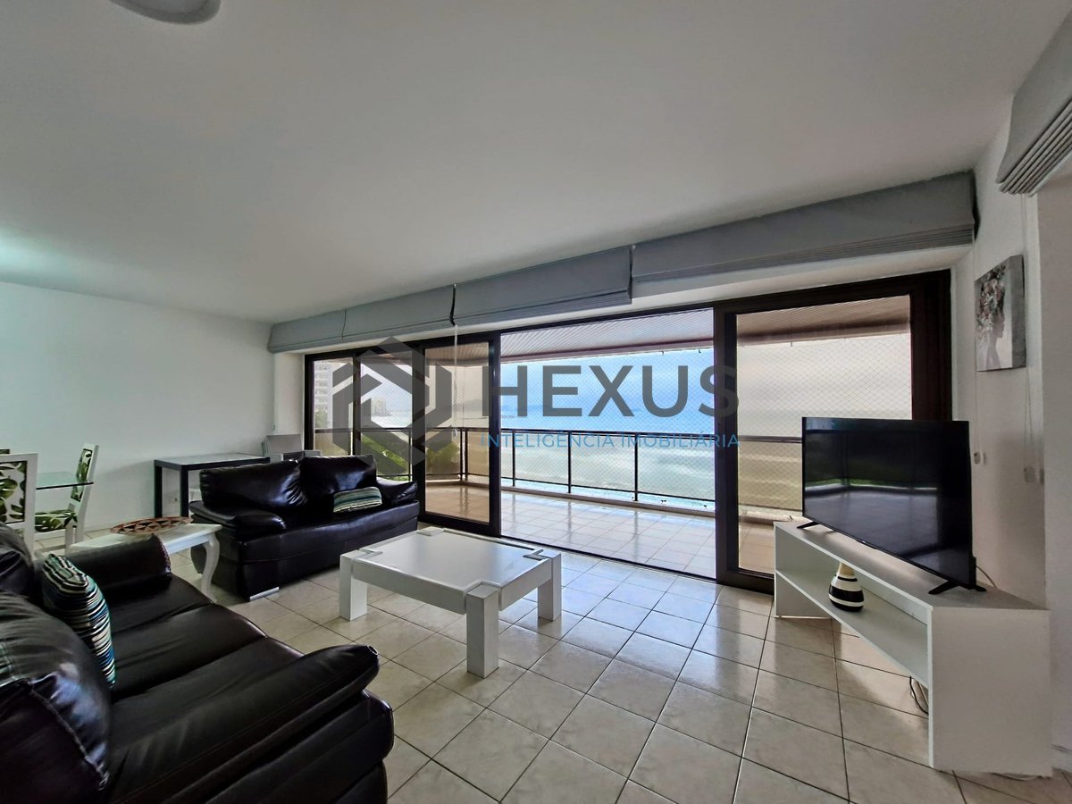 Foto 6 de Apartamento reformado frente mar com varanda vista mar e lazer na Praia das Asturias, Guaruja