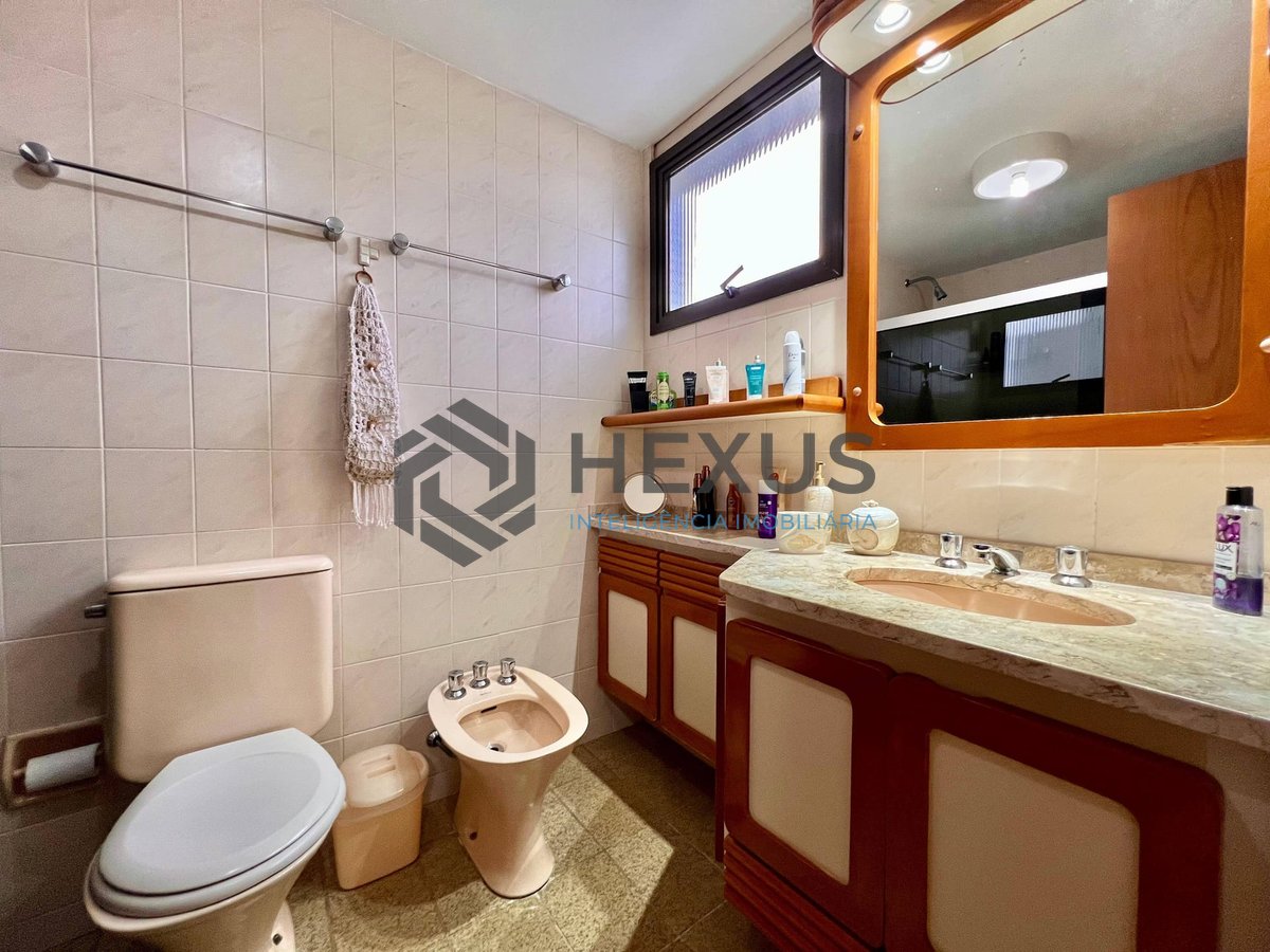 Foto 20 de Apartamento reformado frente mar com varanda e lazer na Praia das Asturias, Guaruja