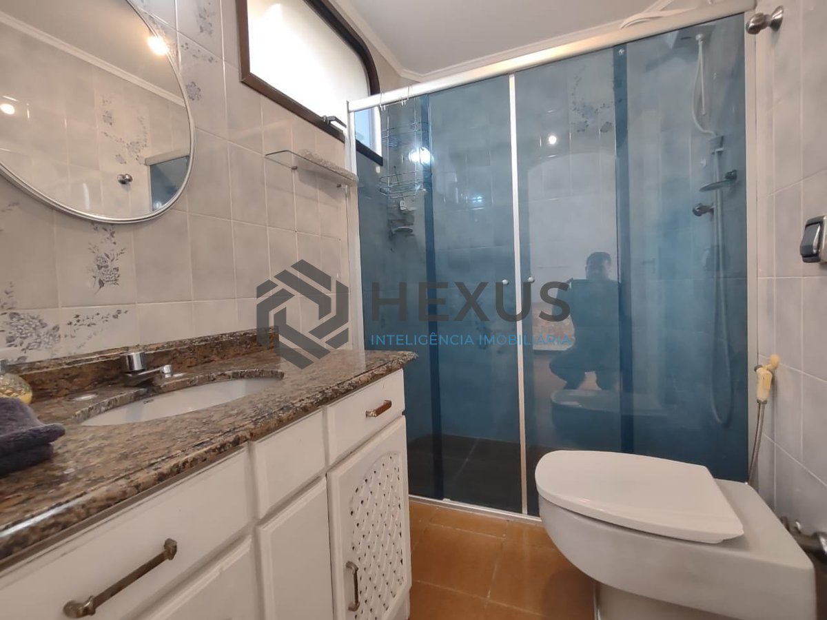 Foto 16 de Apartamento com varanda na região da Brunella na Praia da Enseada, Guaruja