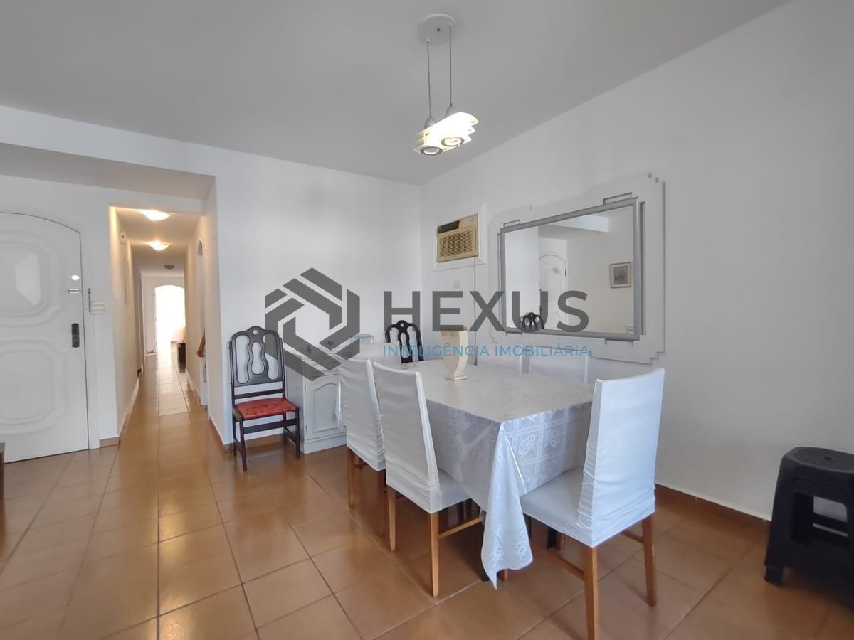 Foto 3 de Apartamento com varanda na região da Brunella na Praia da Enseada, Guaruja