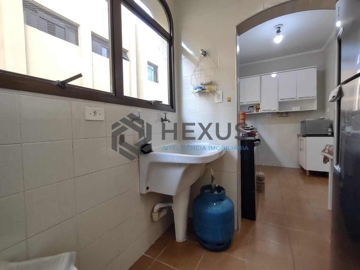 Foto 21 de Apartamento com varanda na região da Brunella na Praia da Enseada, Guaruja
