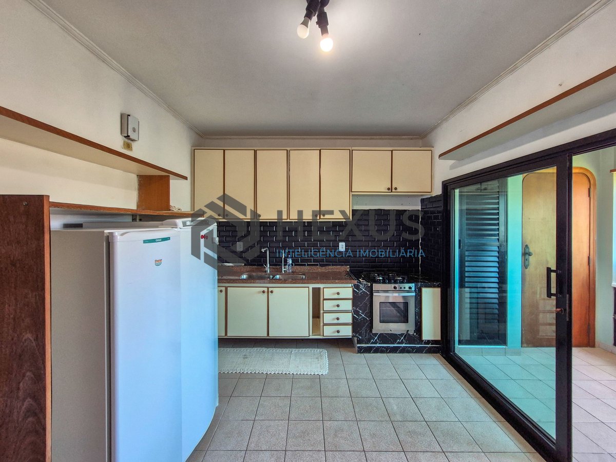 Foto 25 de Apartamento com varanda e lazer na Praia das Pitangueiras, Guaruja