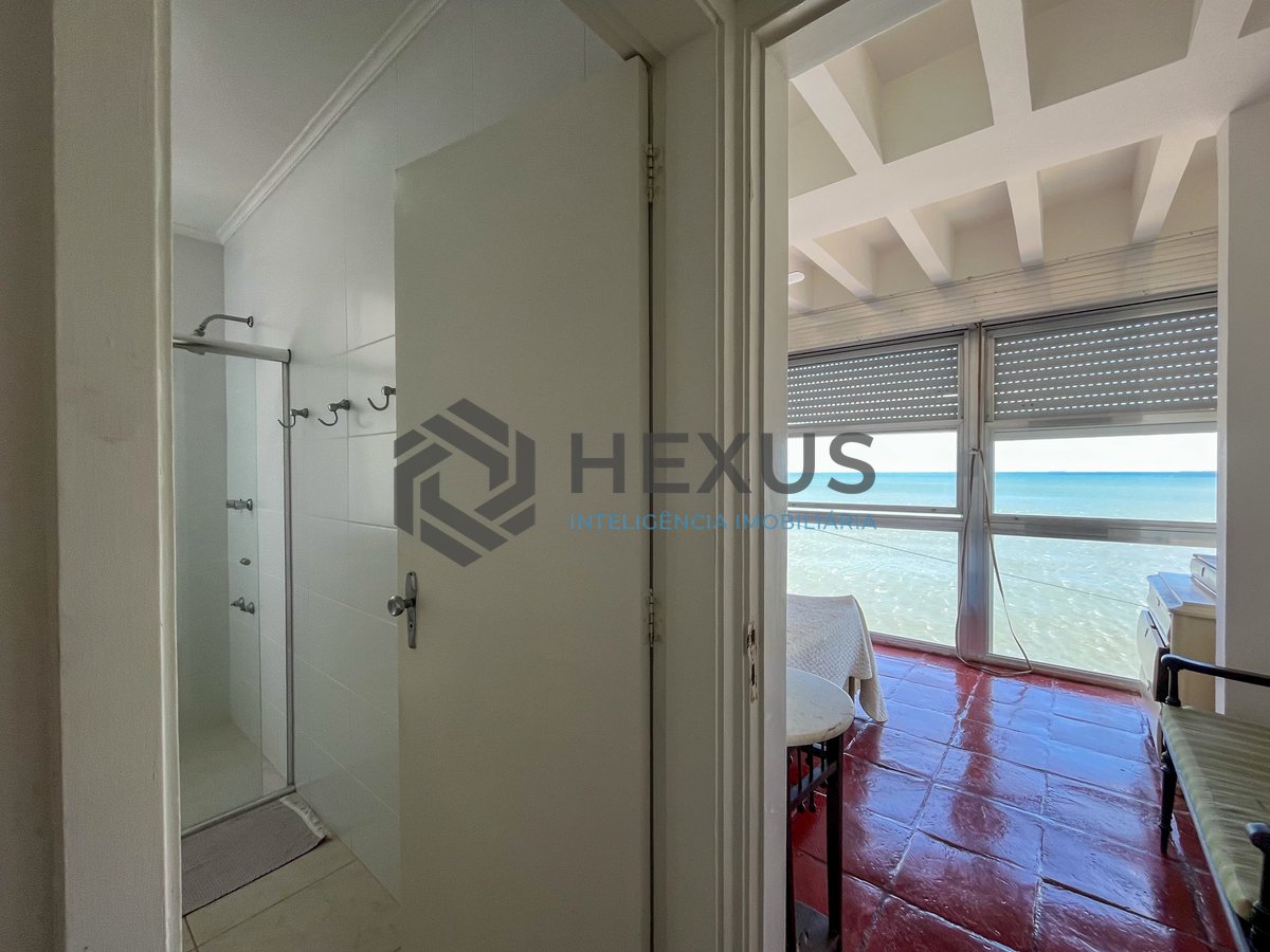 Foto 23 de Apartamento frente mar com vista oceânica na Praia das Pitangueiras, Guaruja