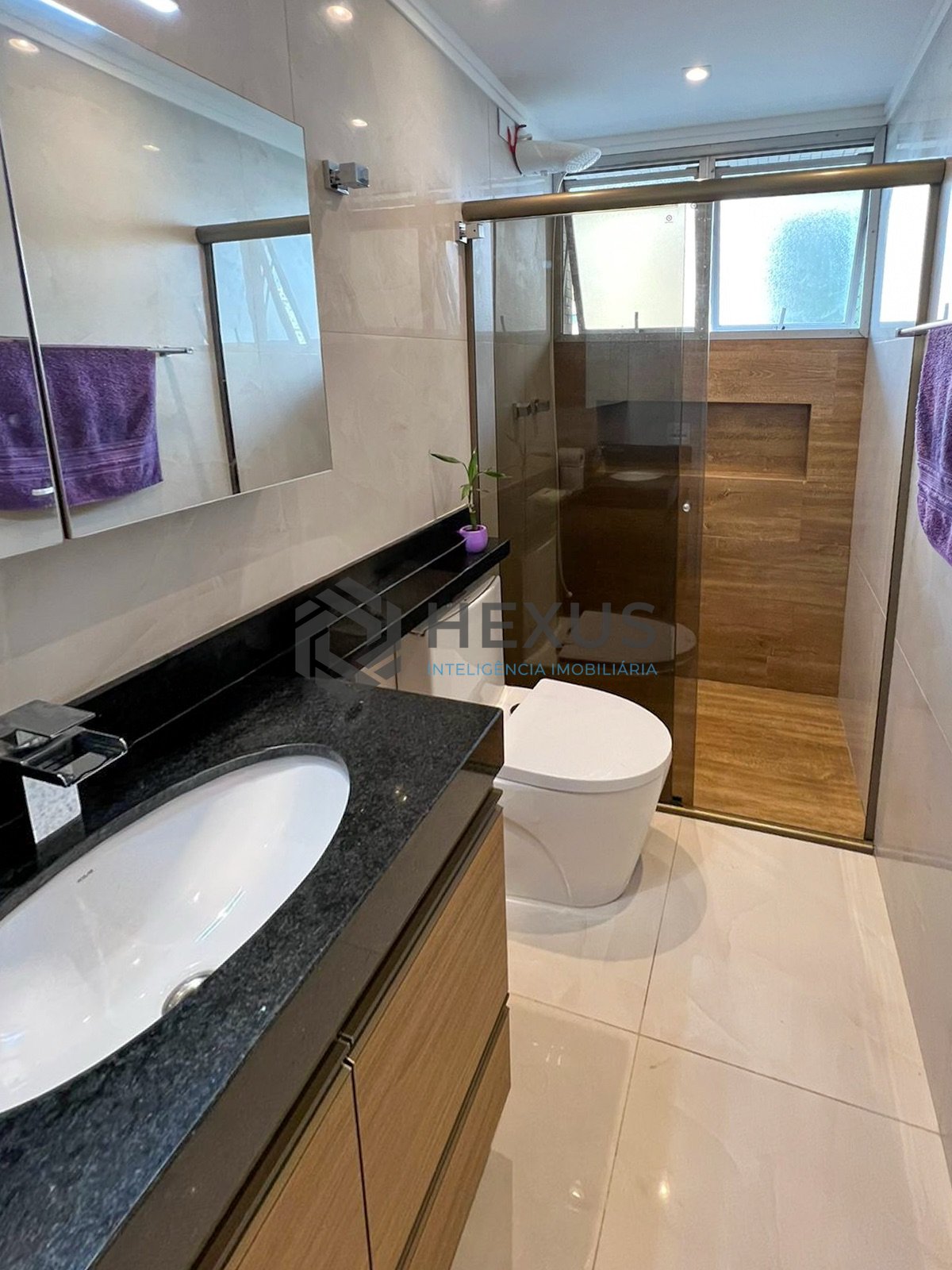 Foto 23 de Apartamento reformado com varandas e lazer a uma quadra da Praia das Asturias, Guaruja