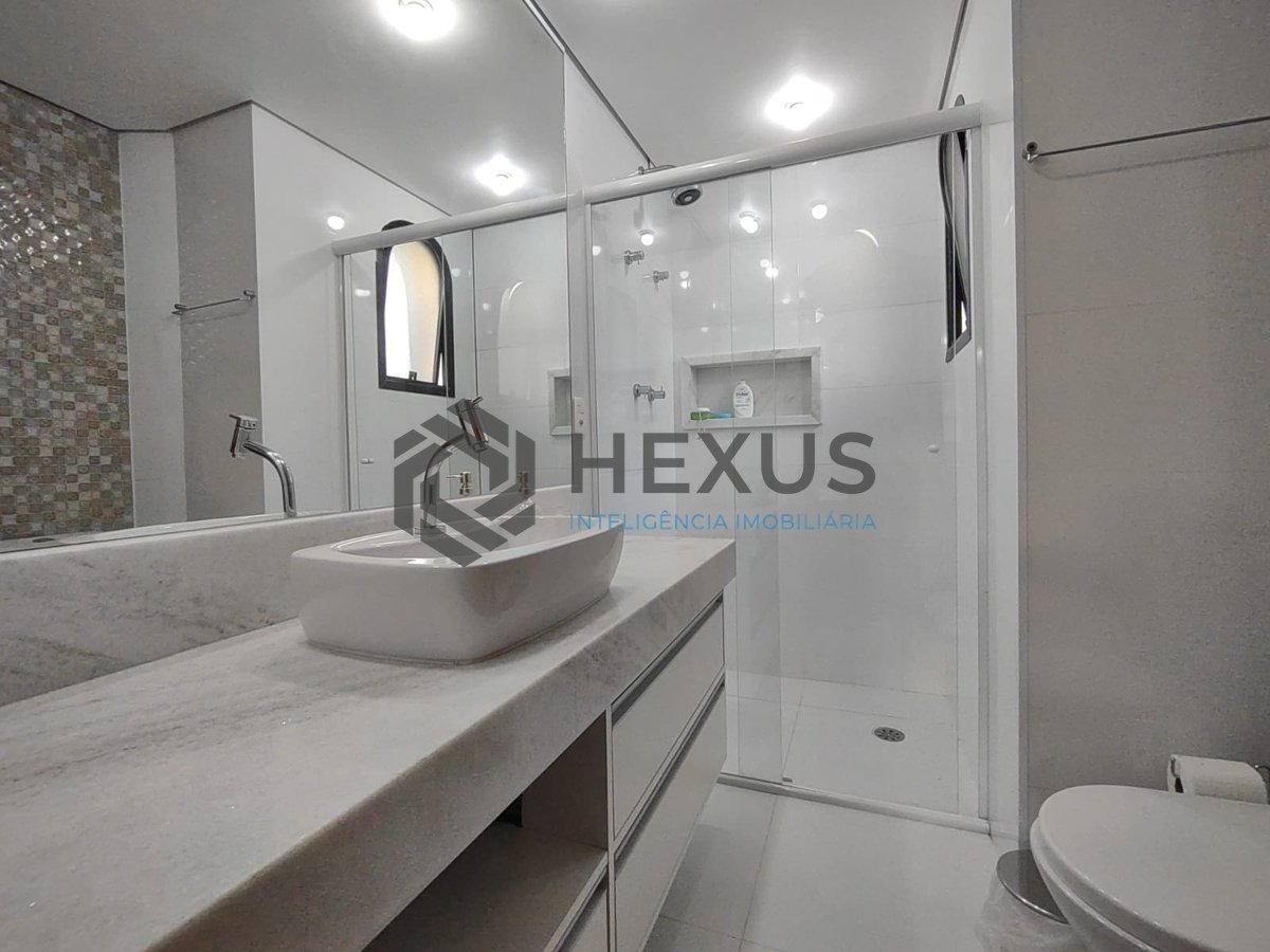 Foto 16 de Apartamento com varanda e lazer na Praia da Enseada, Guaruja