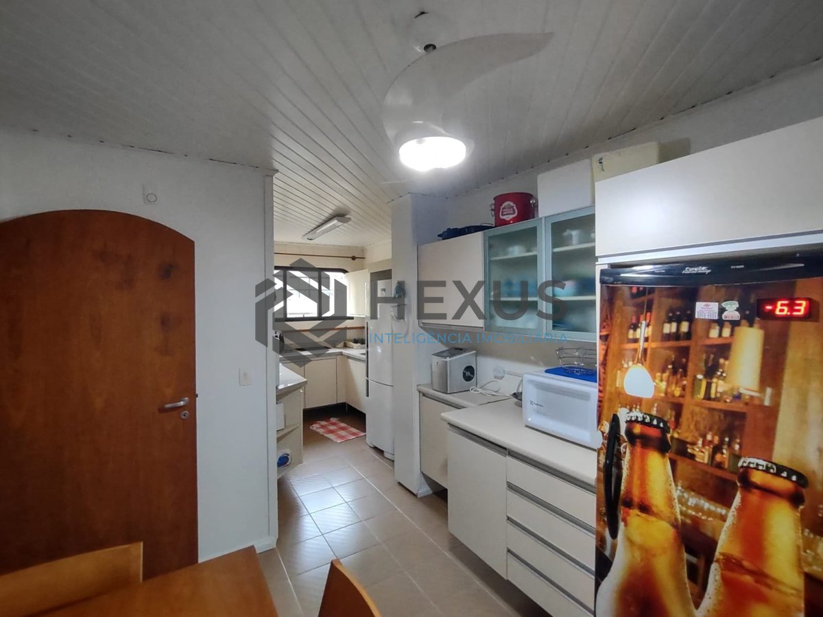 Foto 18 de Apartamento com varanda e lazer na Praia da Enseada, Guaruja