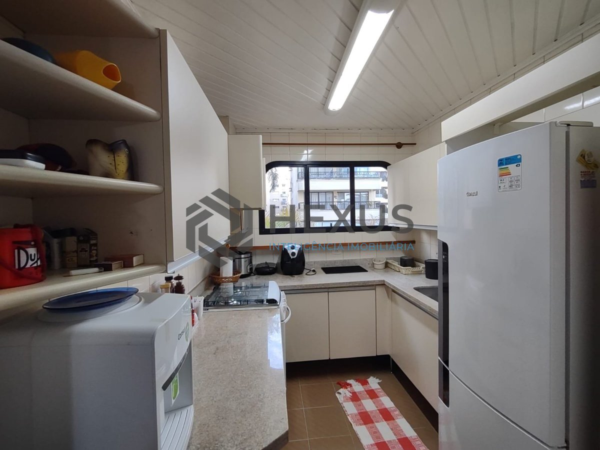 Foto 19 de Apartamento com varanda e lazer na Praia da Enseada, Guaruja