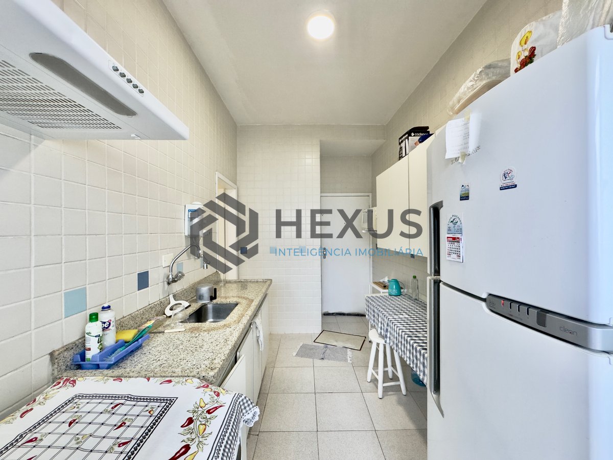 Foto 19 de Apartamento com varanda e vista mar na beira mar da Praia das Pitangueiras, Guaruja